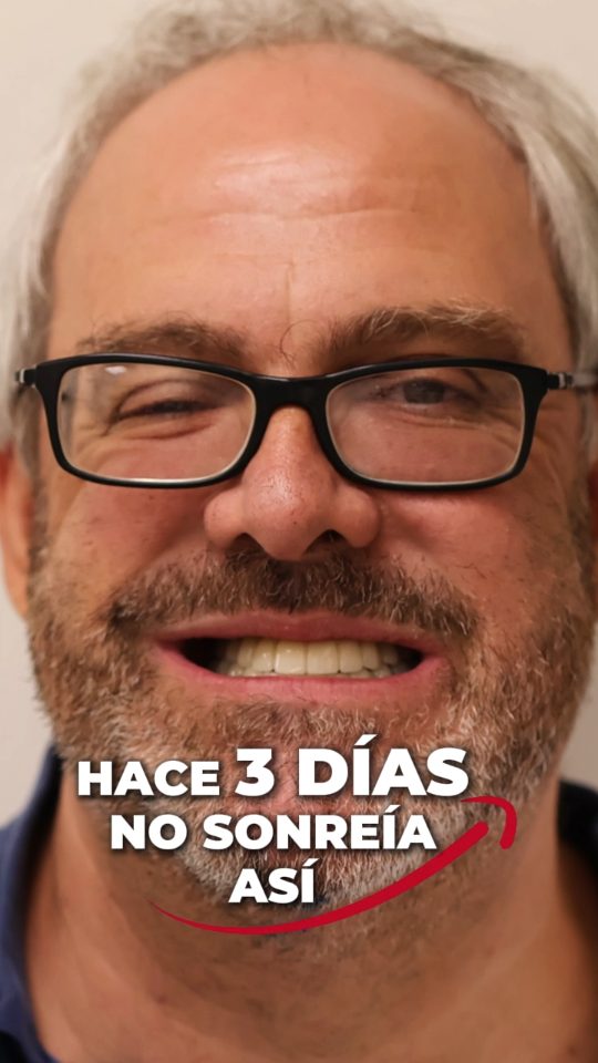Paciente sonriendo tras un tratamiento de tres días