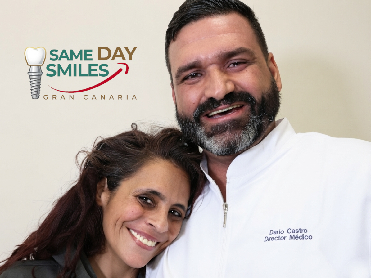 Dr. Darío Castro with a smiling patient, Same Day Smiles Gran Canaria